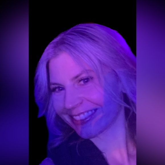 Meet your Posher, Kimberly - Picture 2 of 2